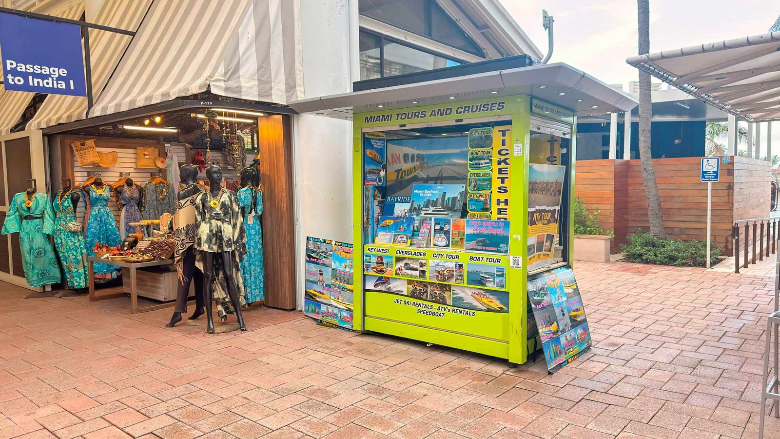 nuestra tienda en Bayside Marketplace KIOSKO